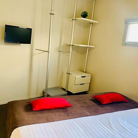 רואיסי-אן-פרנס Standing Hotel Suites By Actisource מראה חיצוני תמונה