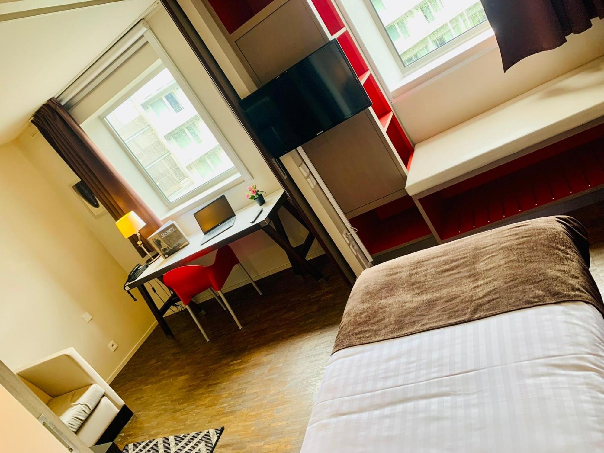 רואיסי-אן-פרנס Standing Hotel Suites By Actisource מראה חיצוני תמונה