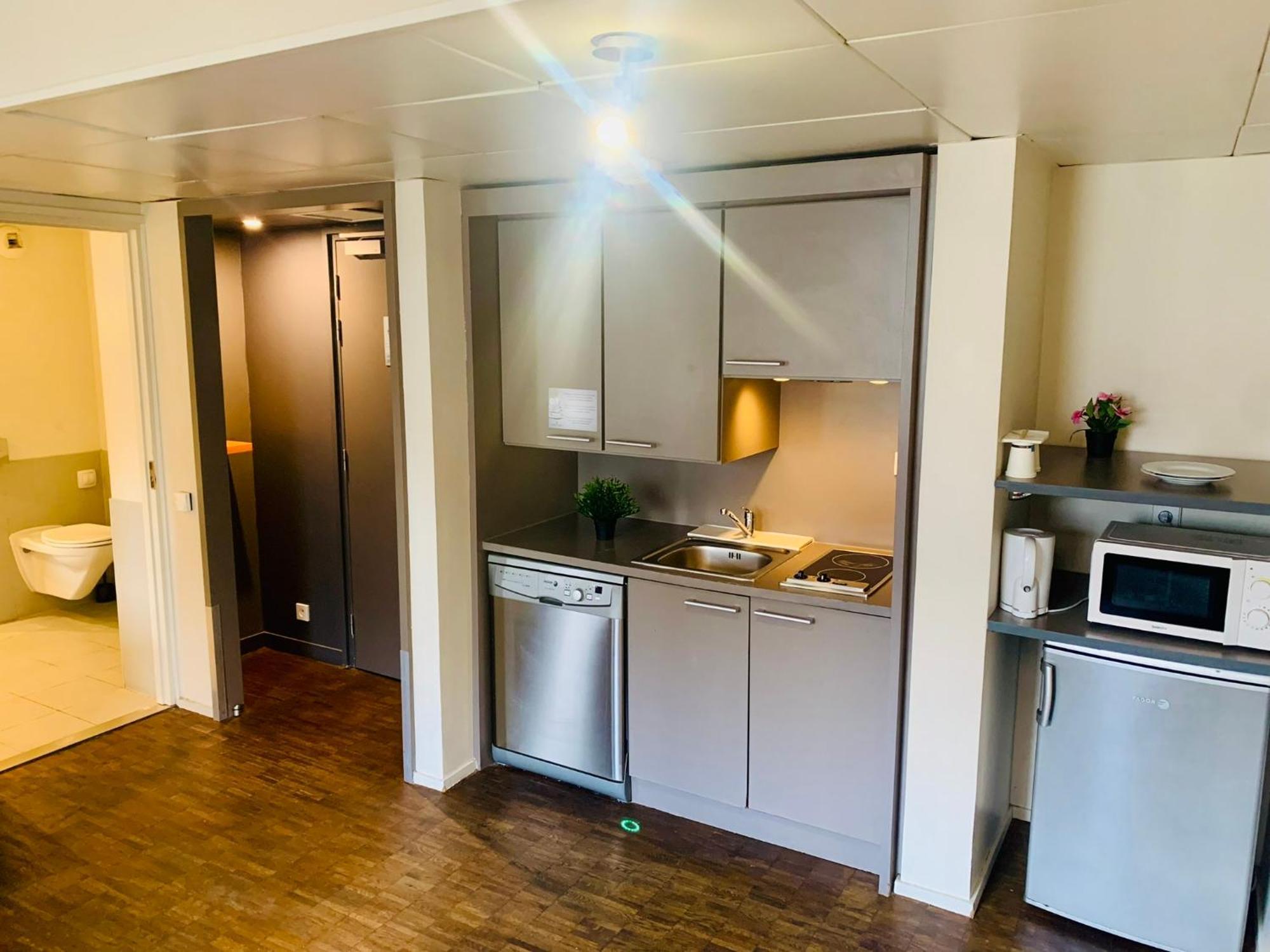רואיסי-אן-פרנס Standing Hotel Suites By Actisource מראה חיצוני תמונה
